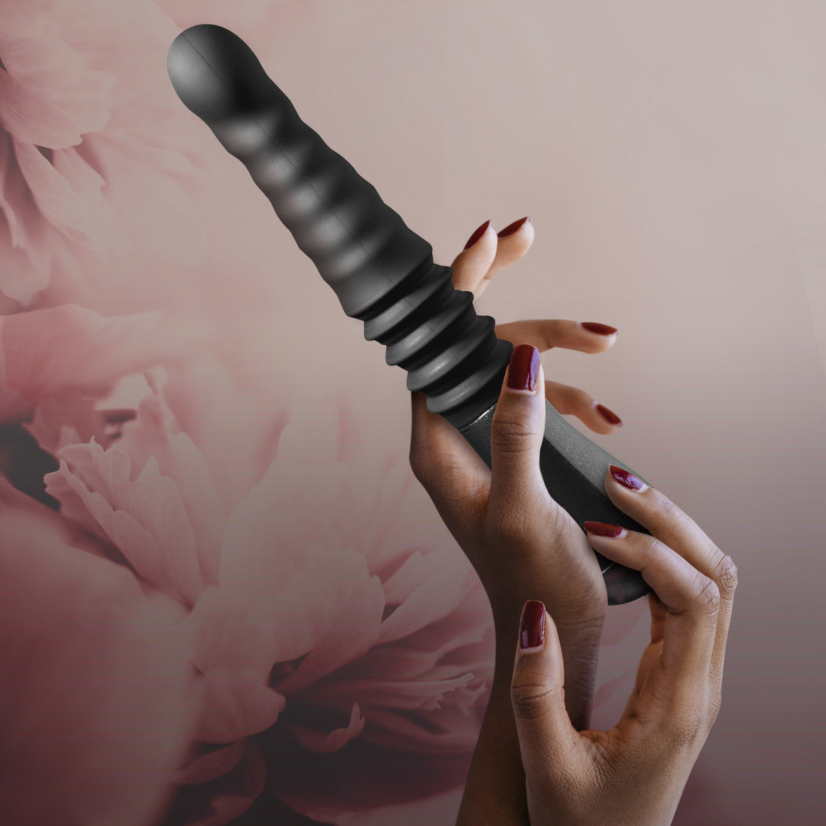 美國Blush Temptasia Lazarus 彎曲 G 點黑色 10 英寸長可充電推力和振動假陽具